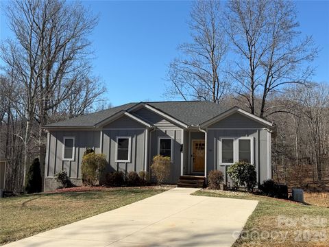 Photo of 133,135 Ridge Road, Candler, NC 28715 (MLS # 4338290)