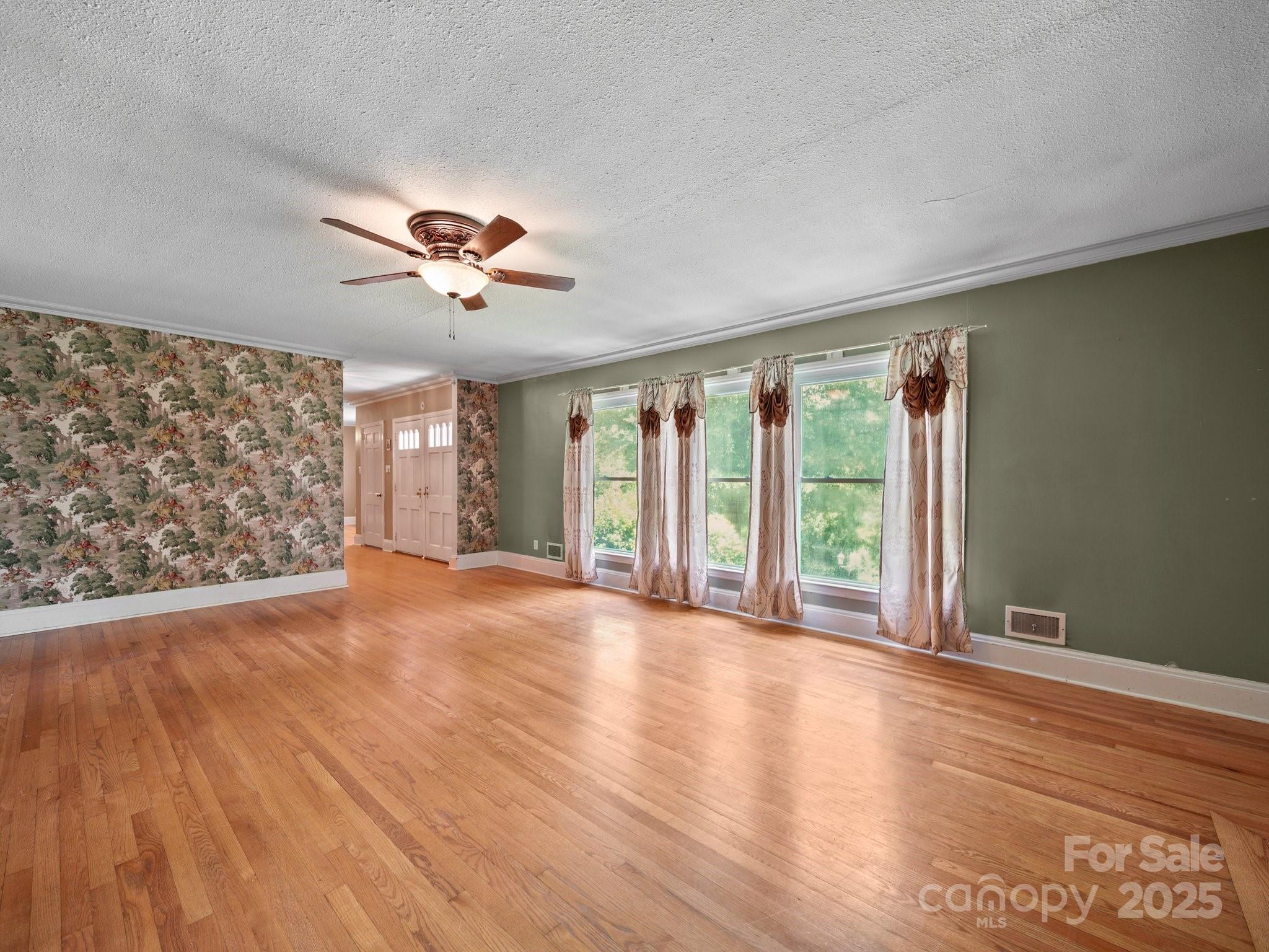 401 N Inman Avenue
