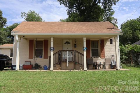 Photo of 504 Oak Street, Mooresville, NC 28115 (MLS # 4407360)