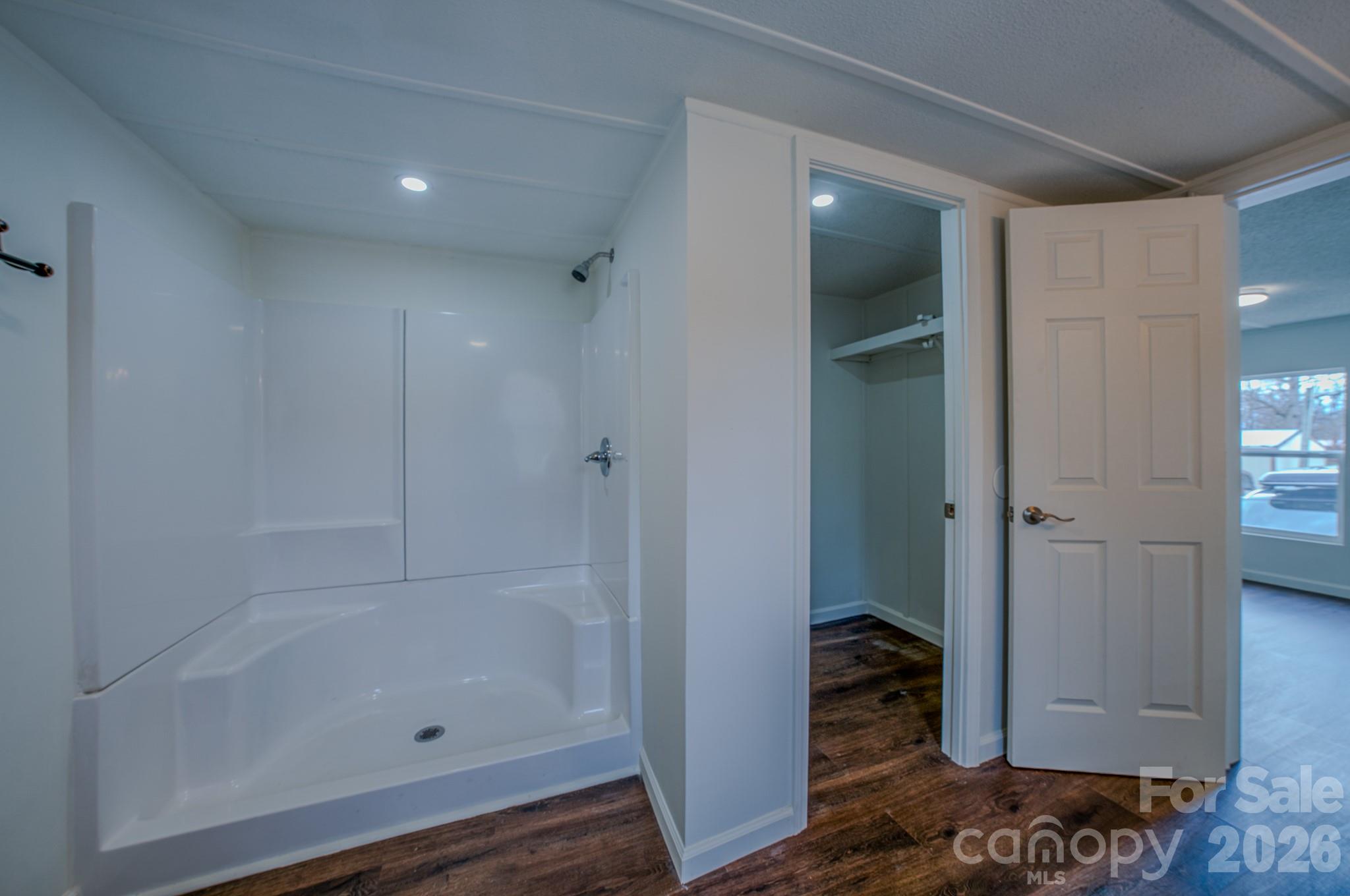 SOLOMON LUTHER LAND - Residential