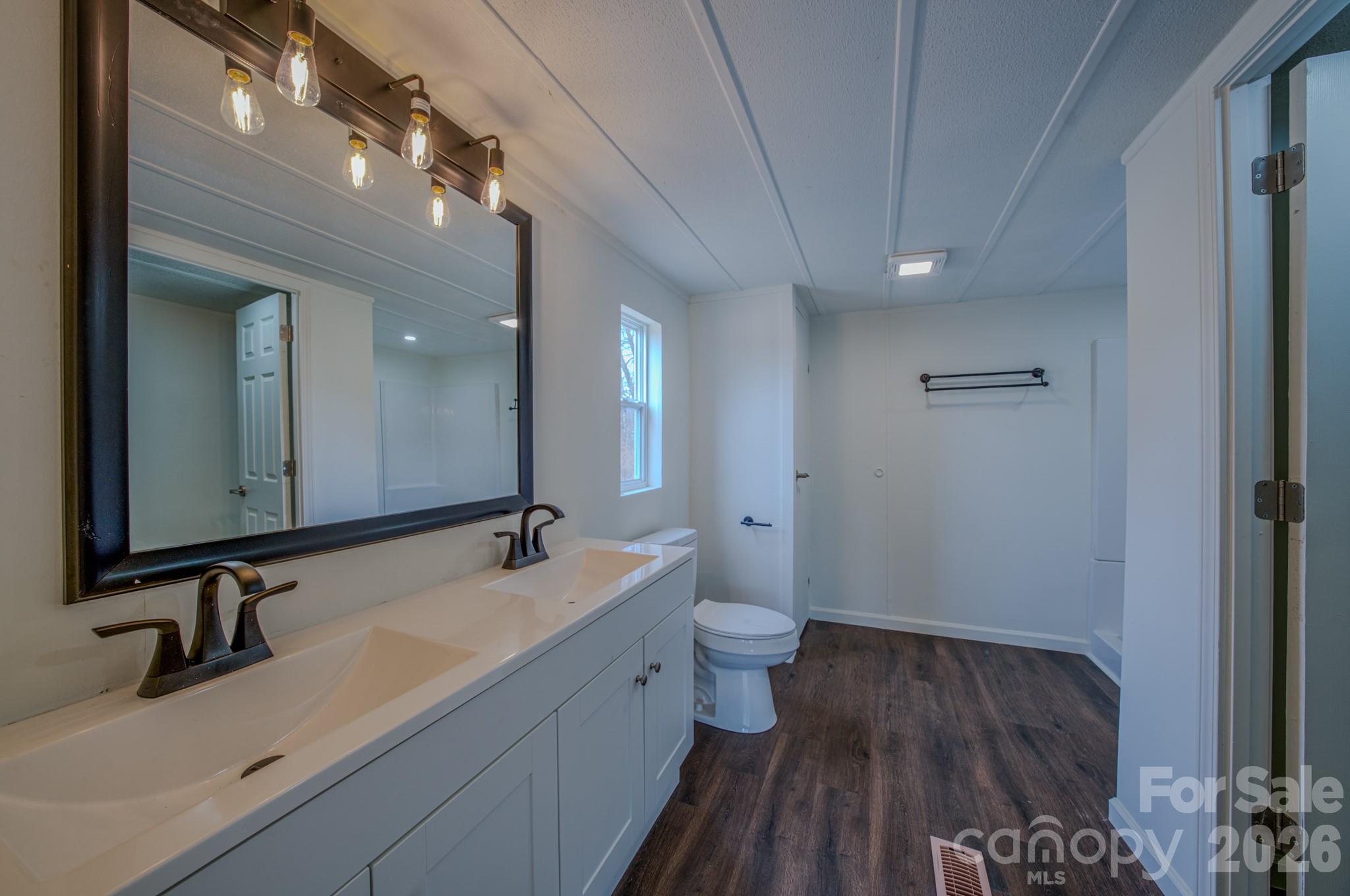 SOLOMON LUTHER LAND - Residential