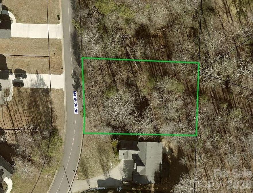 Lot available in popular Catawba Springs.  Water and sewer tap required.  HOA $100 a year for vacant lot.
One level restriction 2000 sq. ft.  See restrictions for more information.