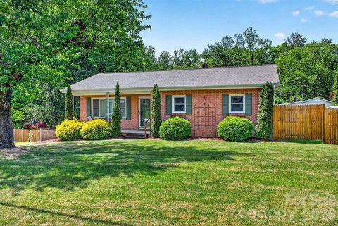 Photo of 204 Oak Grove Road, East Flat Rock, NC 28726 (MLS # 4378681)