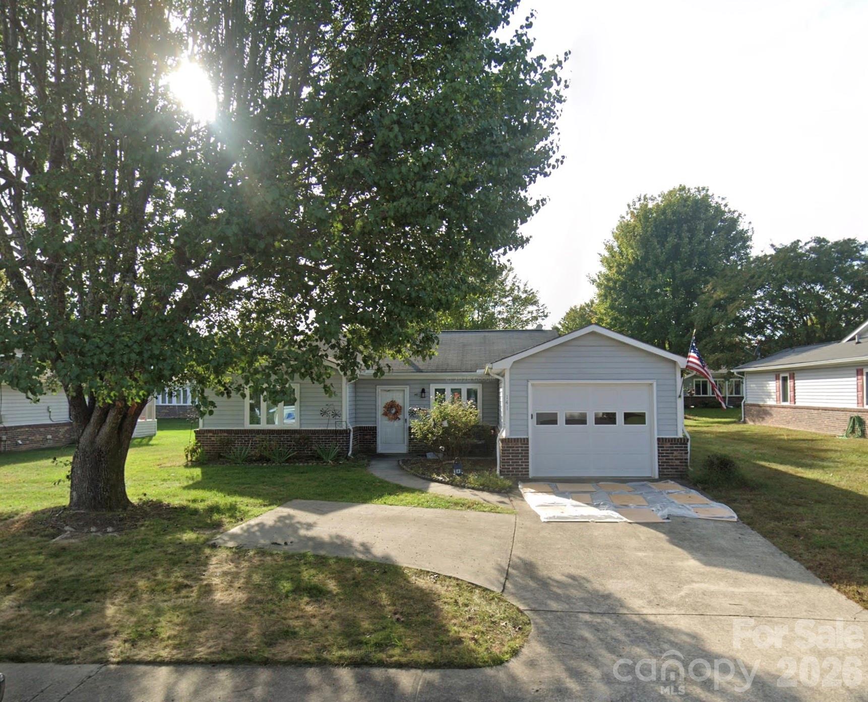 141 Derbyshire Drive, Hendersonville, NC, 28792