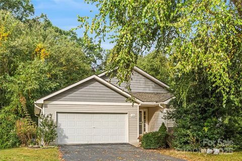 Photo of 176 Clear Creekside Drive, Hendersonville, NC 28792 (MLS # 4305190)