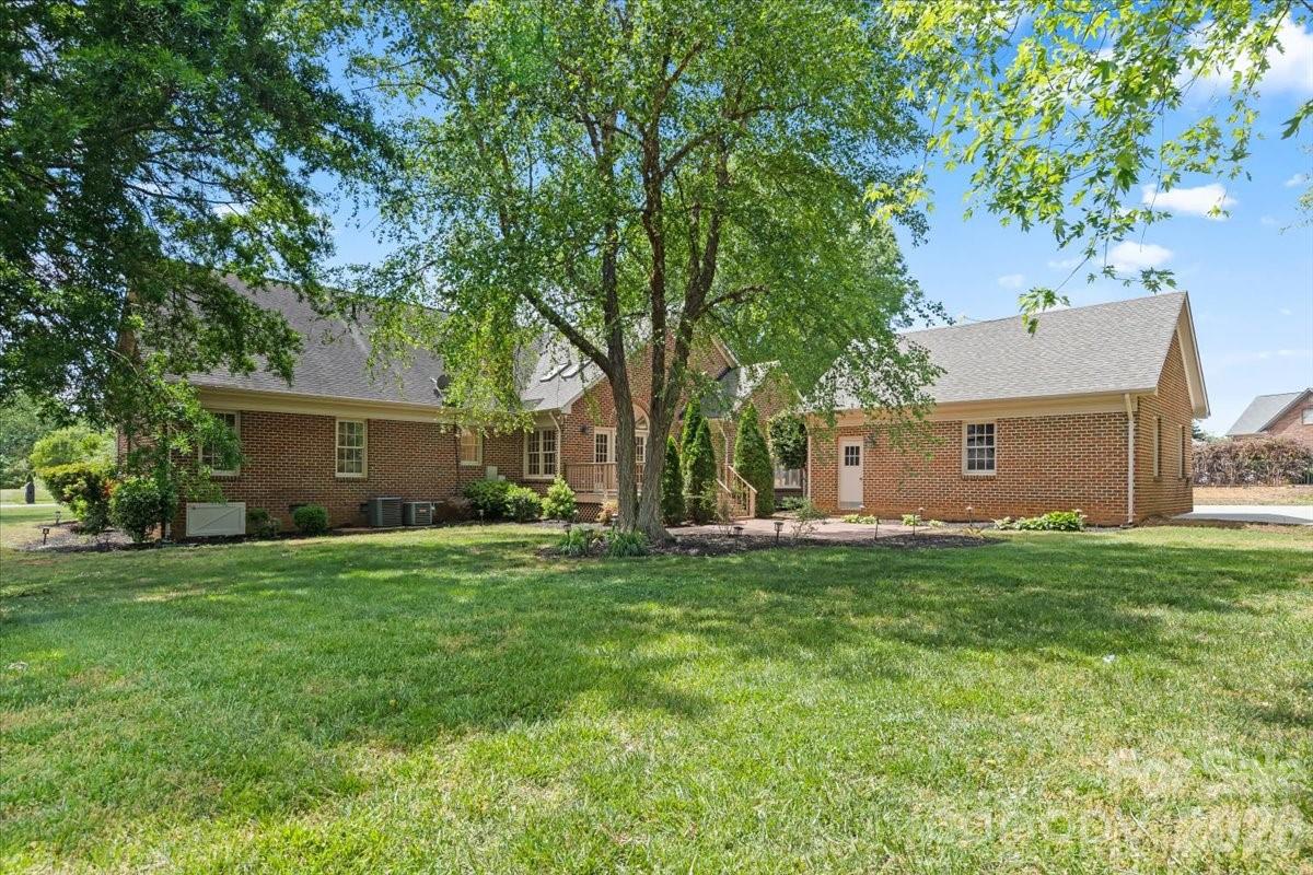 Jonathans Landing - Residential