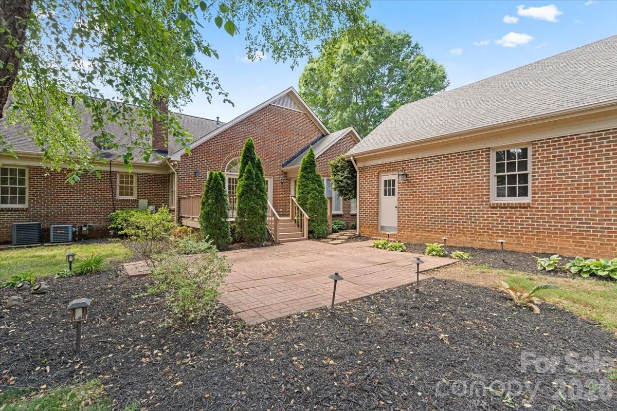 Jonathans Landing - Residential