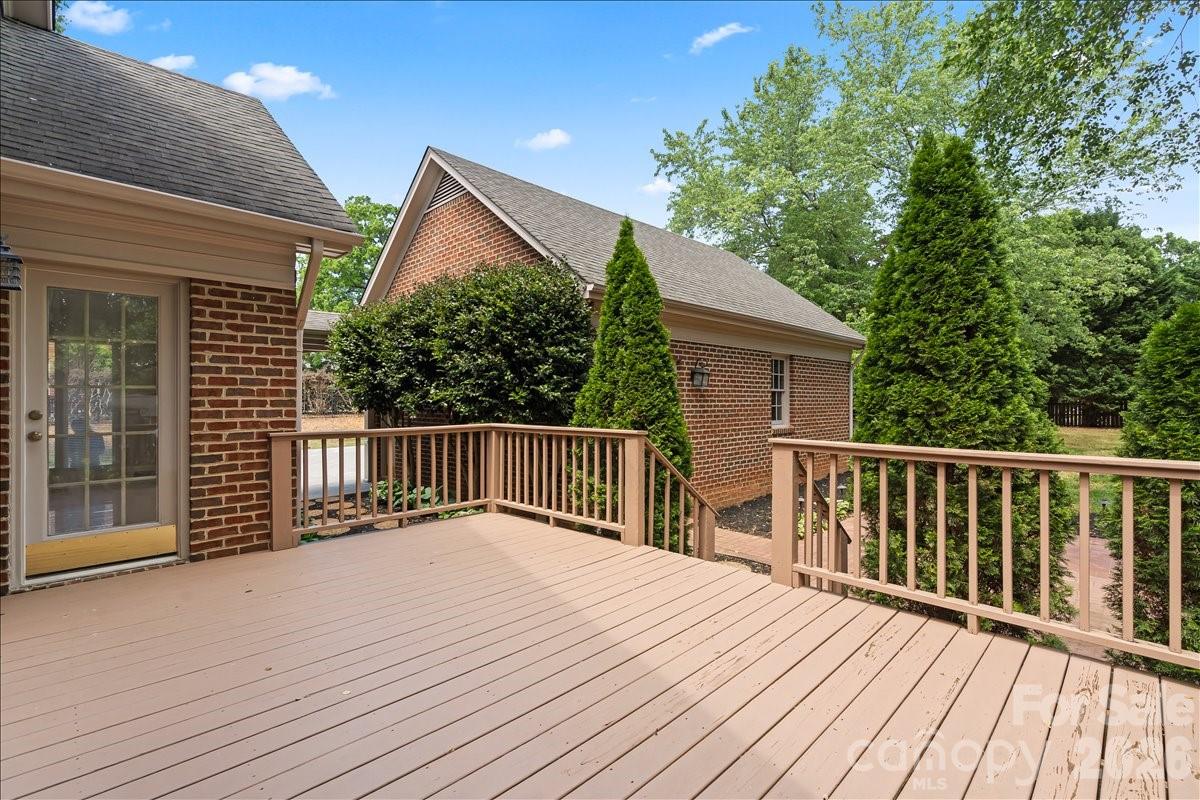 Jonathans Landing - Residential