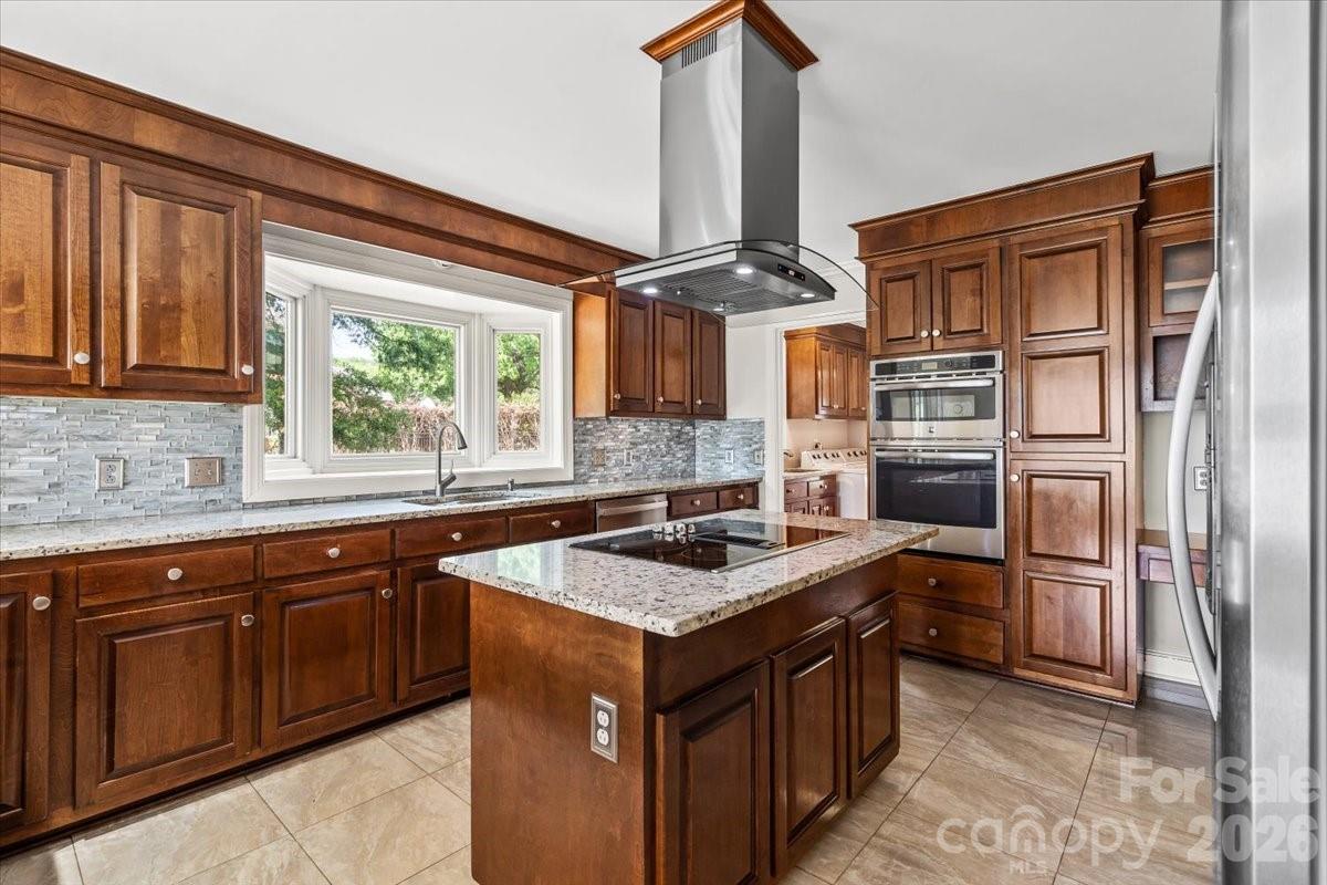 Jonathans Landing - Residential