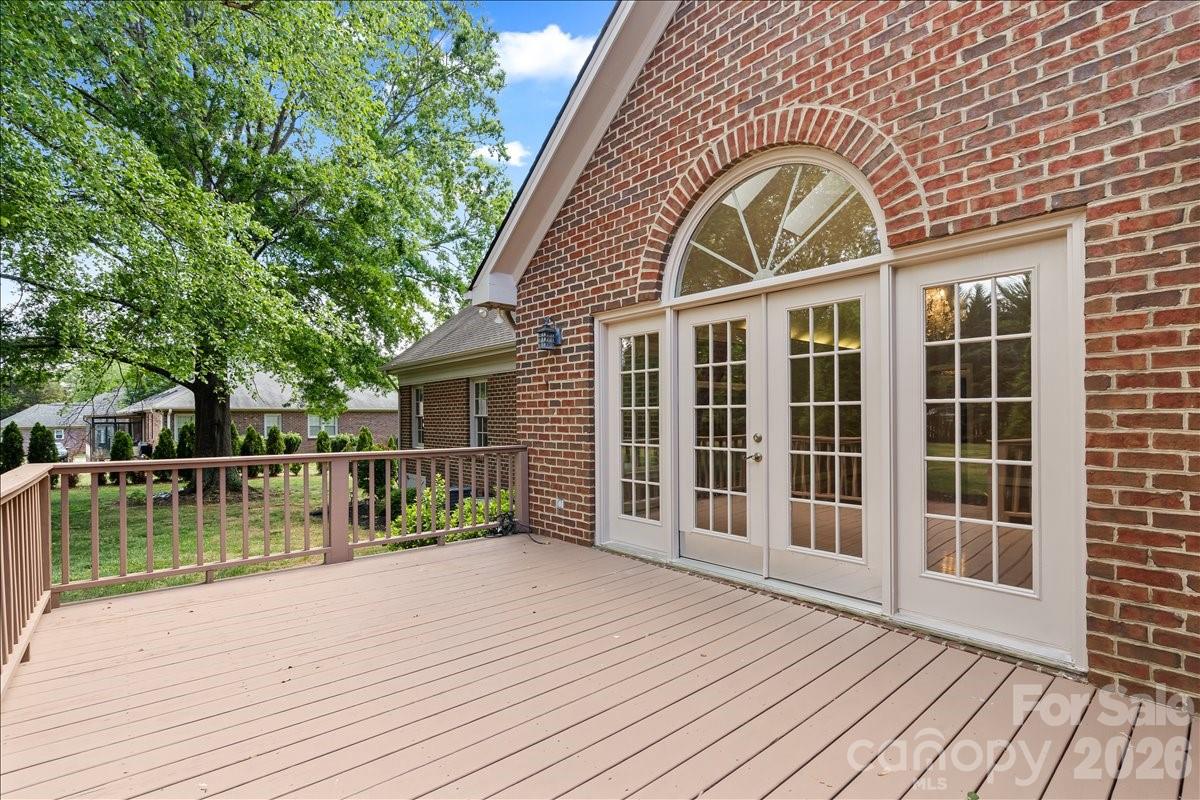 Jonathans Landing - Residential
