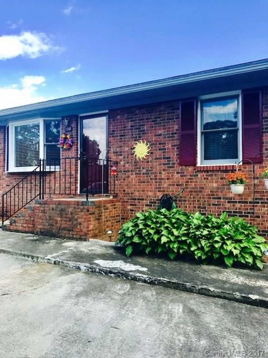 Adorable, well kept condo with a large kitchen, spacious master and nice size laundry room. Must see!!