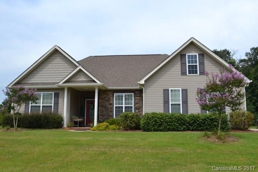 Beautiful ranch home with split bedroom plan in the lovely neighborhood of Stoneridge Lakes.  Great curb appeal, warm welcome from the front door in!  Huge dining room with double tray ceiling is perfect for those special gatherings.  Flex room could be used as a living room, den or office.  Spacious granite kitchen with tons of counter space, vaulted great room has fireplace/gas logs.  Master bedroom has a double tray ceiling, walk-in closet.  Relax on the patio or front porch.