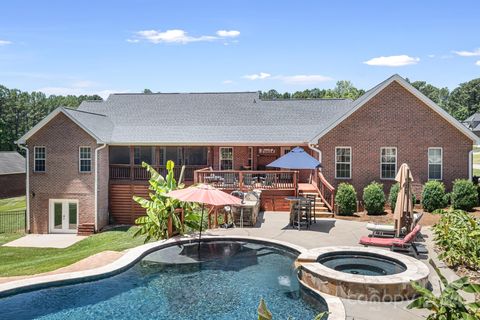 Single Family Residence in Denver NC 7036 Burgundy Lane.jpg