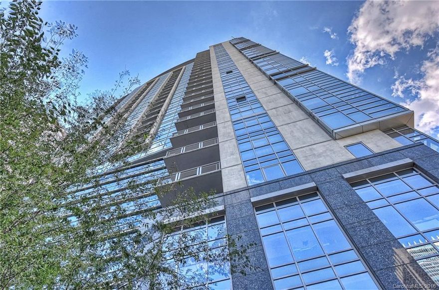 Beautifully designed and updated 1 bedroom 1 bath condo at the luxurious Trademark building. Condo was just updated with new paint throughout, new bathroom vanity and fixtures. Enjoy the incredible city views from way up high on the 20th floor while being a short walk to all that the city has to offer. Building is loaded with amenities such as lobby, pool, cabana area, fitness center, lounge area and dog walk. Perfect for a first time buyer or corporate person on the go.