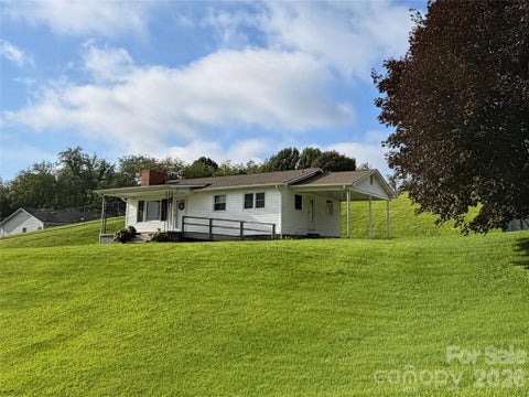Photo of 175 Hampshire Drive, Waynesville, NC 28786 (MLS # 4408453)