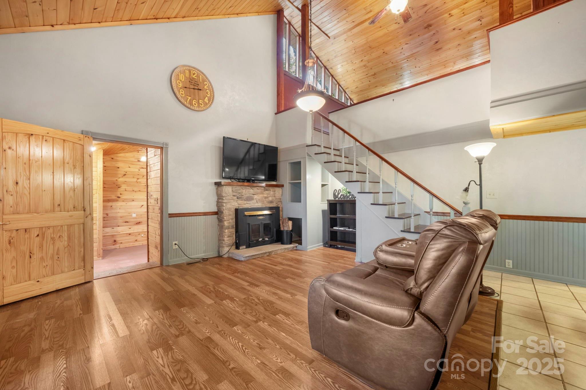 820 Peacehaven Place NW