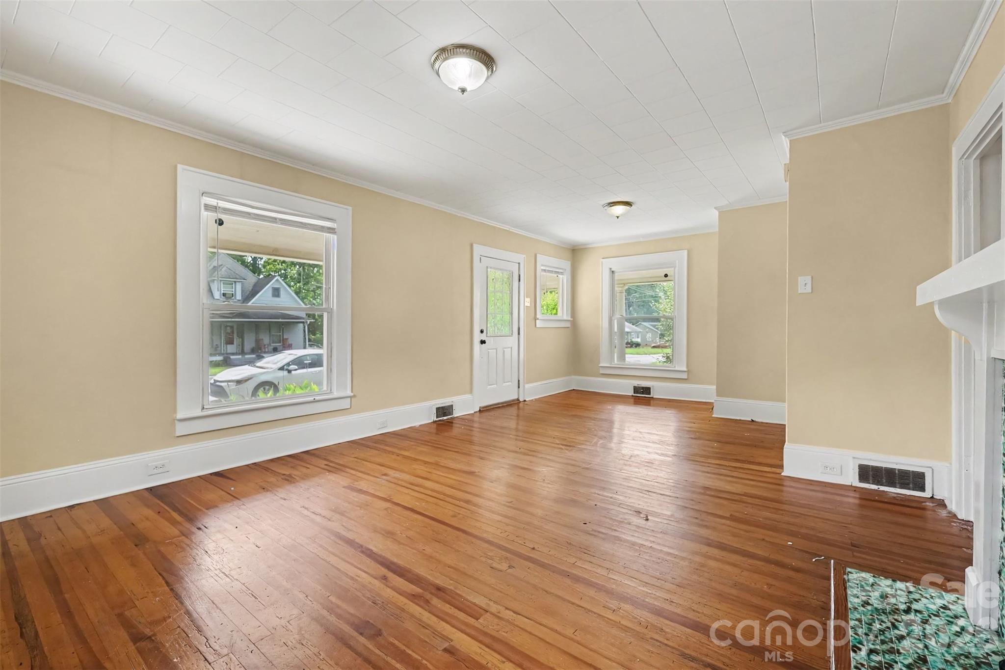 126 E Division Avenue