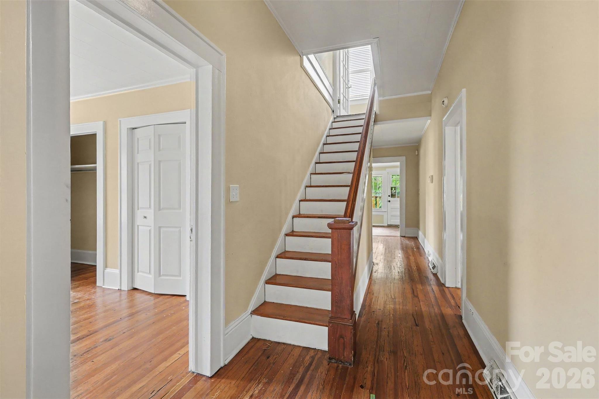 126 E Division Avenue