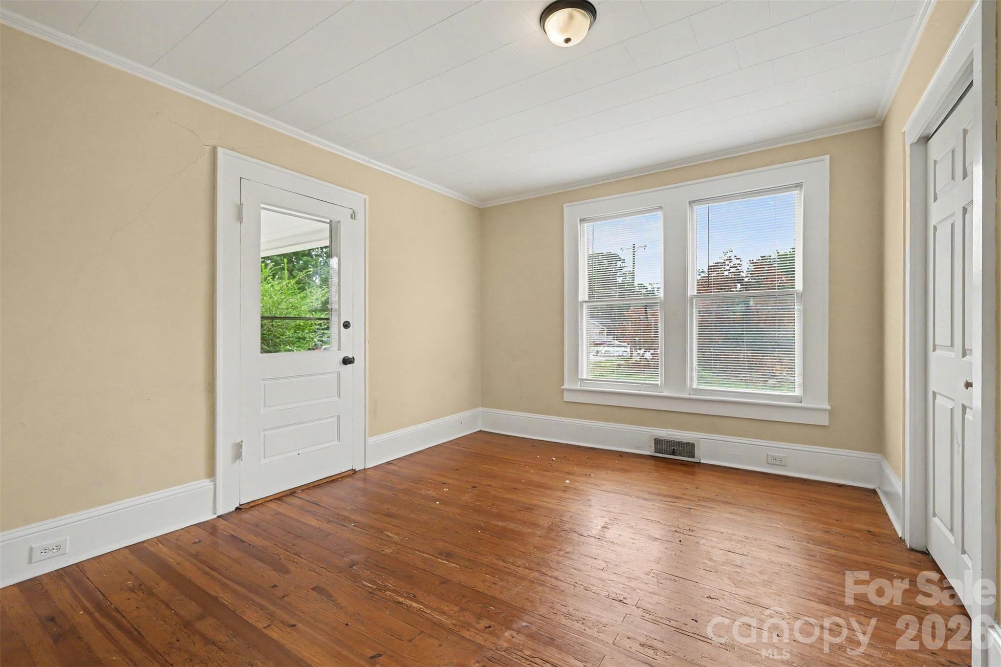 126 E Division Avenue