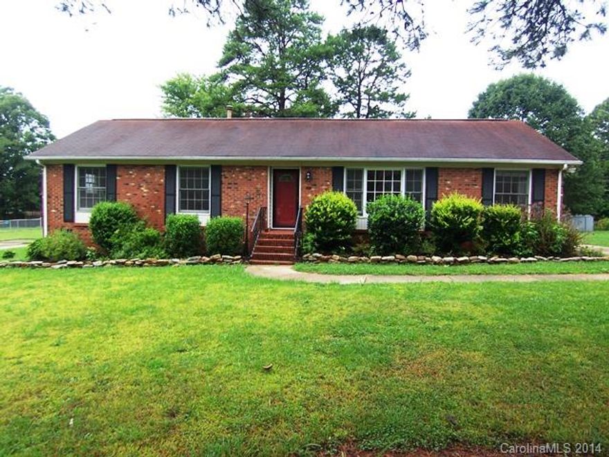 Full brick recently updated home in move in condition!  Recent updates consisting of new HVAC 2012, refinished cabinets, SS Appliances, Solid Surface Counters, new carpet in living room, updated light fixtures, electrical system updated & ducts cleaned 2013. Beautiful wood flooring in most rooms.  Walk to sought after award winning Mooresville Graded Schools!  Convenient to down town, Bellingham Park and ball fields.