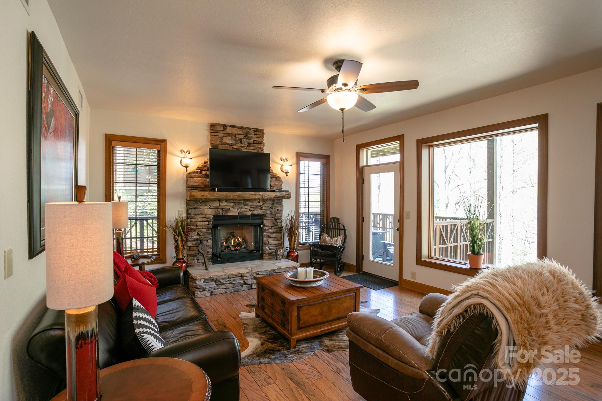 81 Creekside Way F/101