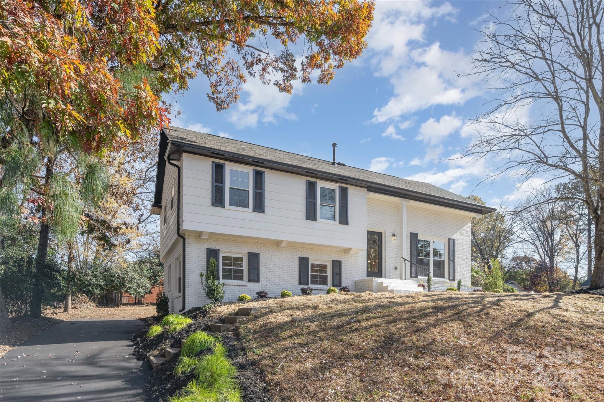 7329 Thorncliff Drive