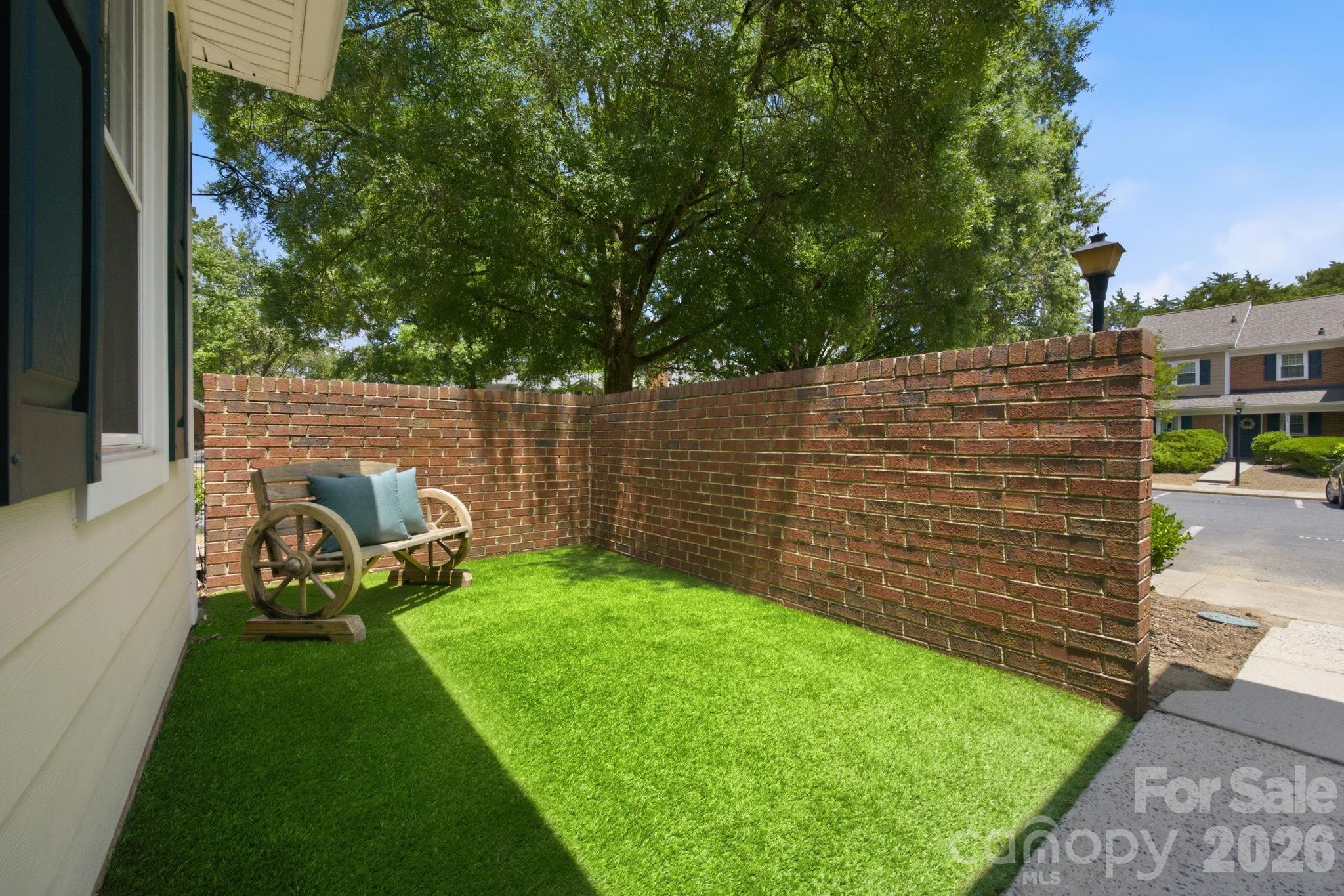 9126 N Vicksburg Park Court