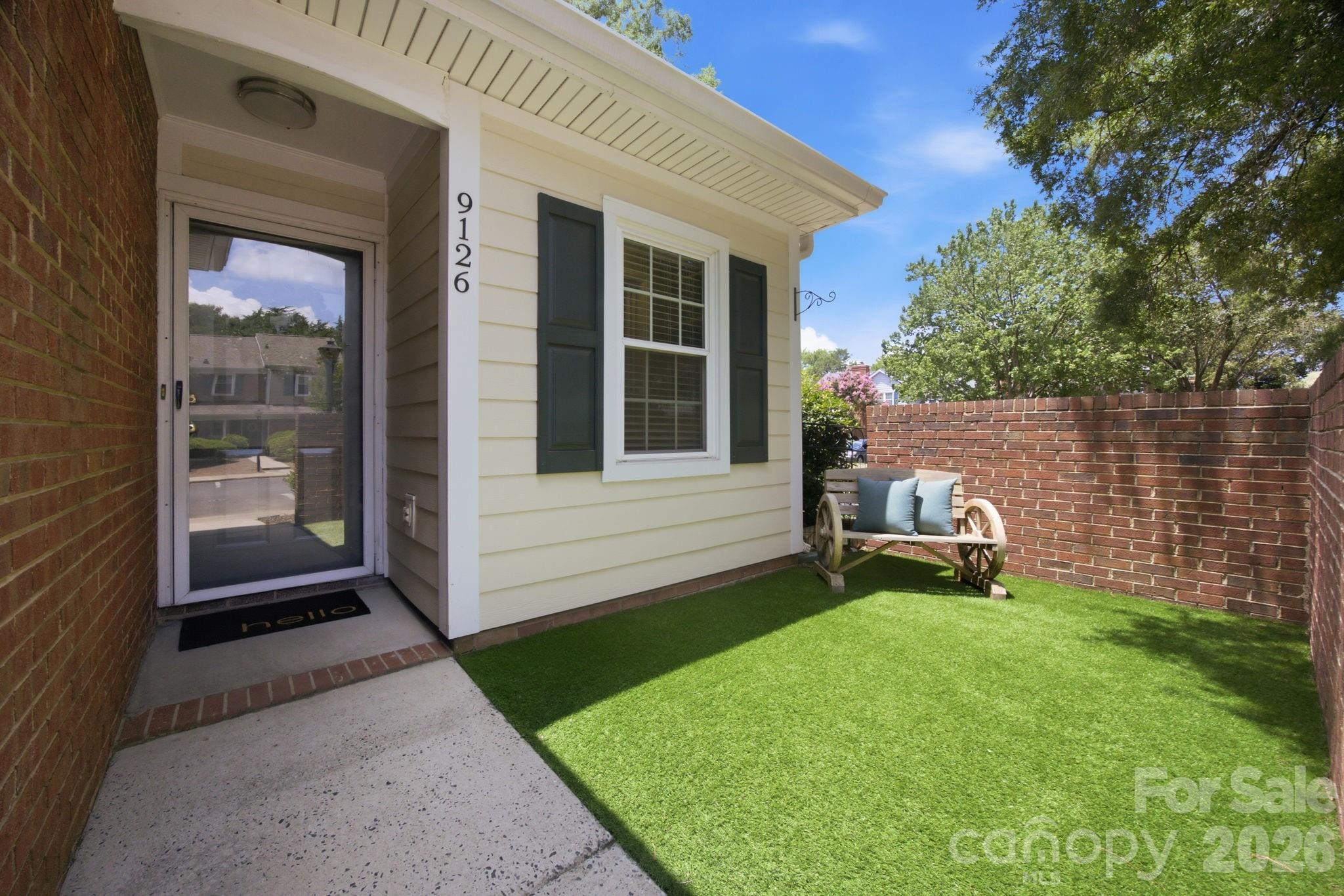 9126 N Vicksburg Park Court
