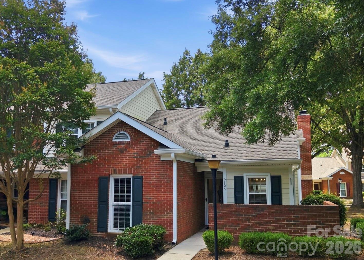 9126 N Vicksburg Park Court