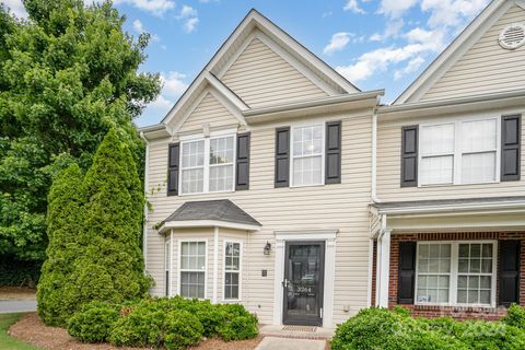 Townhouse in Charlotte NC 3264 Barons Court Road.jpg