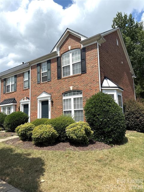 Photo of 10895 Garden Oaks Lane, Charlotte, NC 28273 (MLS # 4338415)