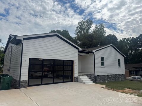Photo of 3008 Cricketeer Drive, Charlotte, NC 28216 (MLS # 4305520)