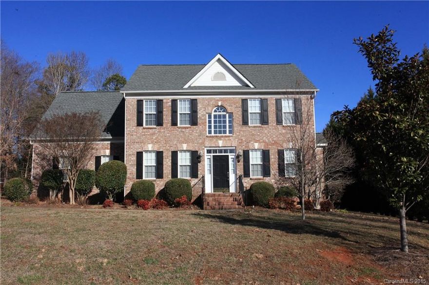 1/2 MONTH FREE!!! Tucked away on a corner lot in Waxhaw's Berkshire community, this all-brick home features over 2200 square feet of immaculate living space.  Kitchen features maple-stained cabinetry, stainless steel appliances, granite counter tops, and open lines of sight into the living room.  Upstairs, you'll find all bedrooms, including the Master w/ tray ceilings.  Master Bath features dual-vanity sinks, garden tub, and walk-in shower.