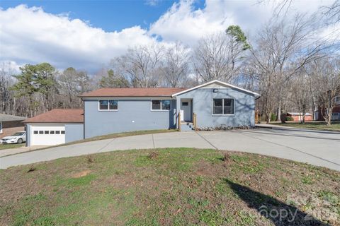 Photo of 142 Shadowbrook Road, Mount Holly, NC 28120 (MLS # 4336497)