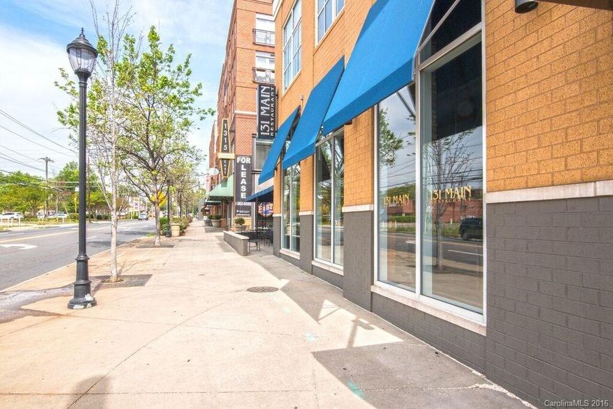 This penthouse condo is in great condition and ready for immediate occupancy. The condo building includes courtyards, fitness center, rooftop patio for grilling and entertainment, rooftop lounge and much more.  The best location in Dilworth. Located walking distance to dining, grocery, entertainment, shoping, and more. Only minutes to uptown.