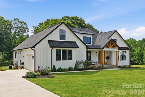 Photo of 237 Triple Ponds Court, Clover, SC 29710 (MLS # 4392449)