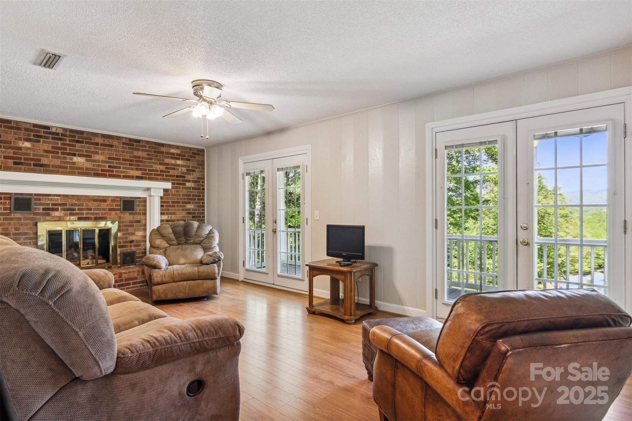 2196 Uphill Lane