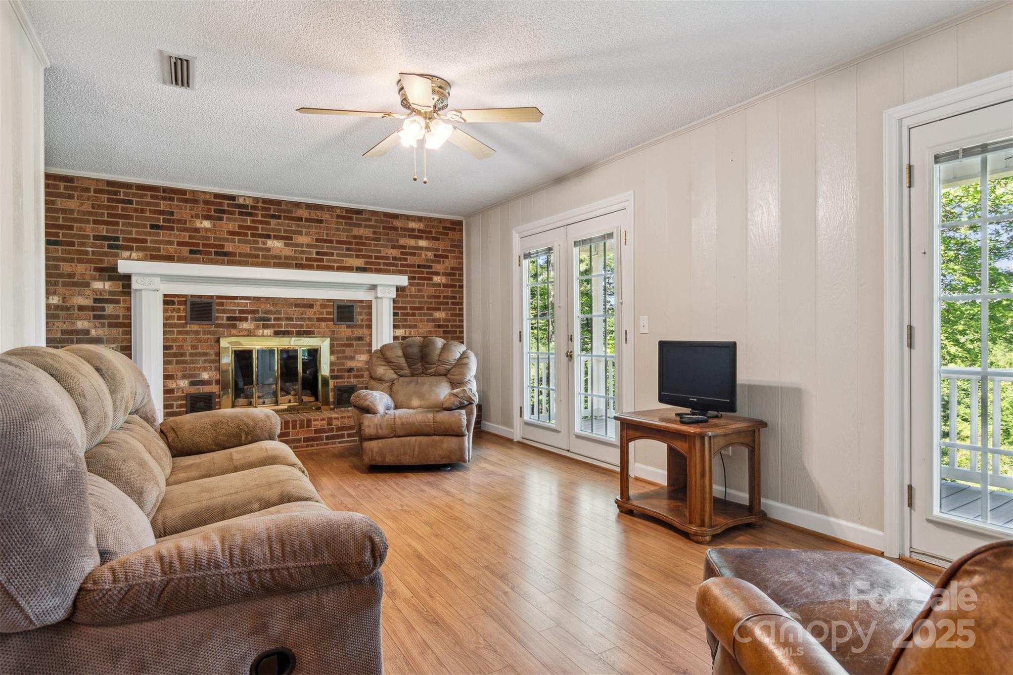 2196 Uphill Lane