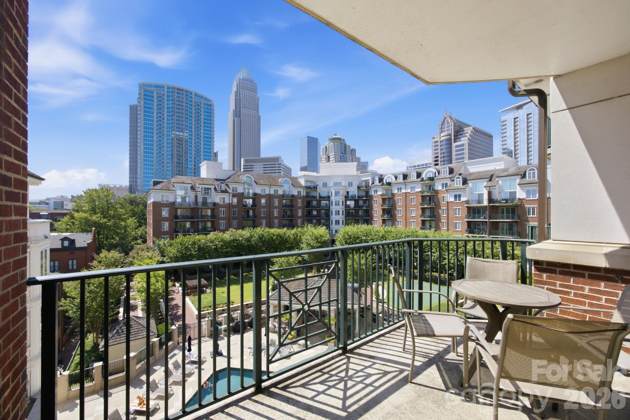 300 W 5th Street 546