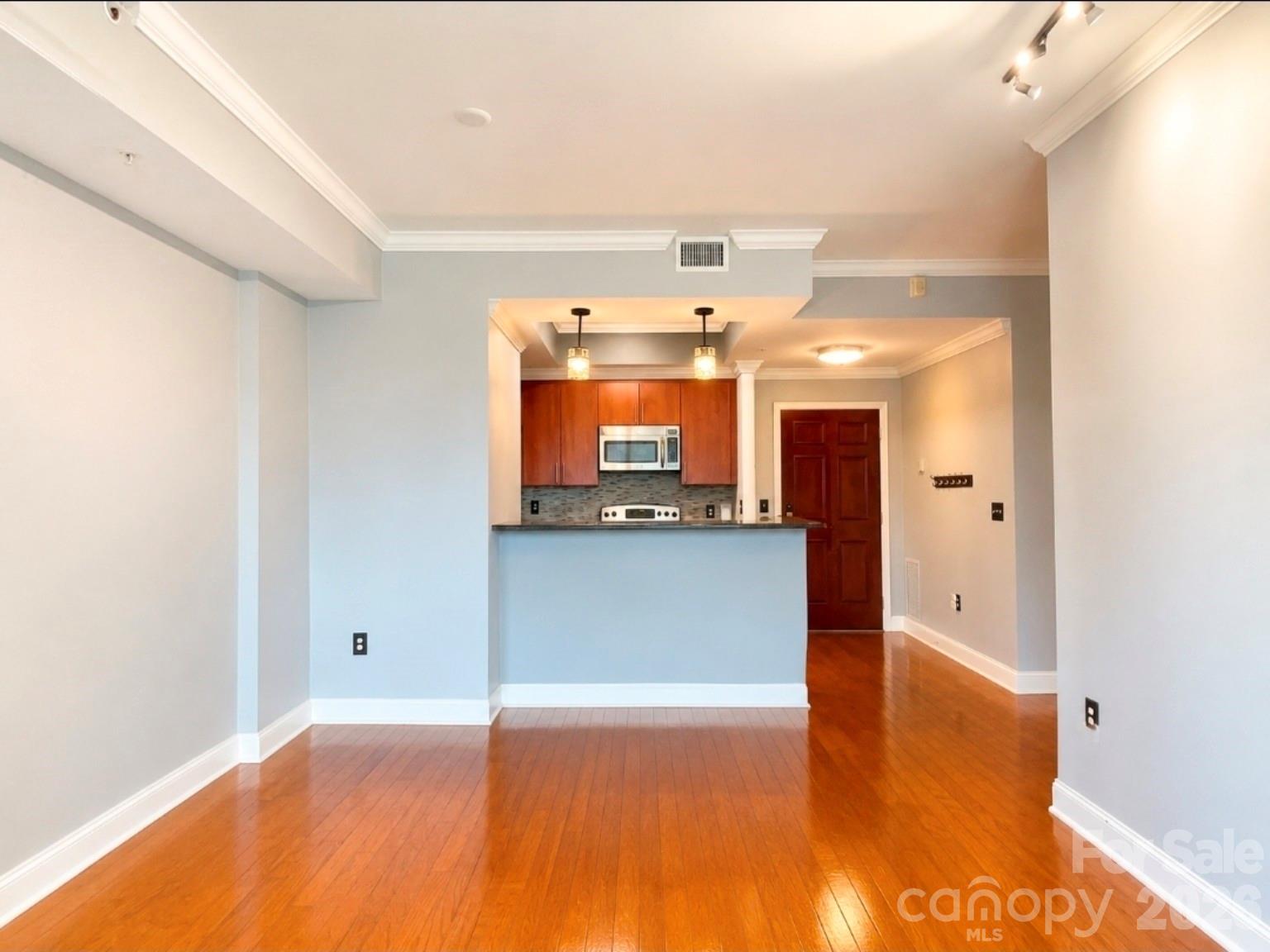 300 W 5th Street 546