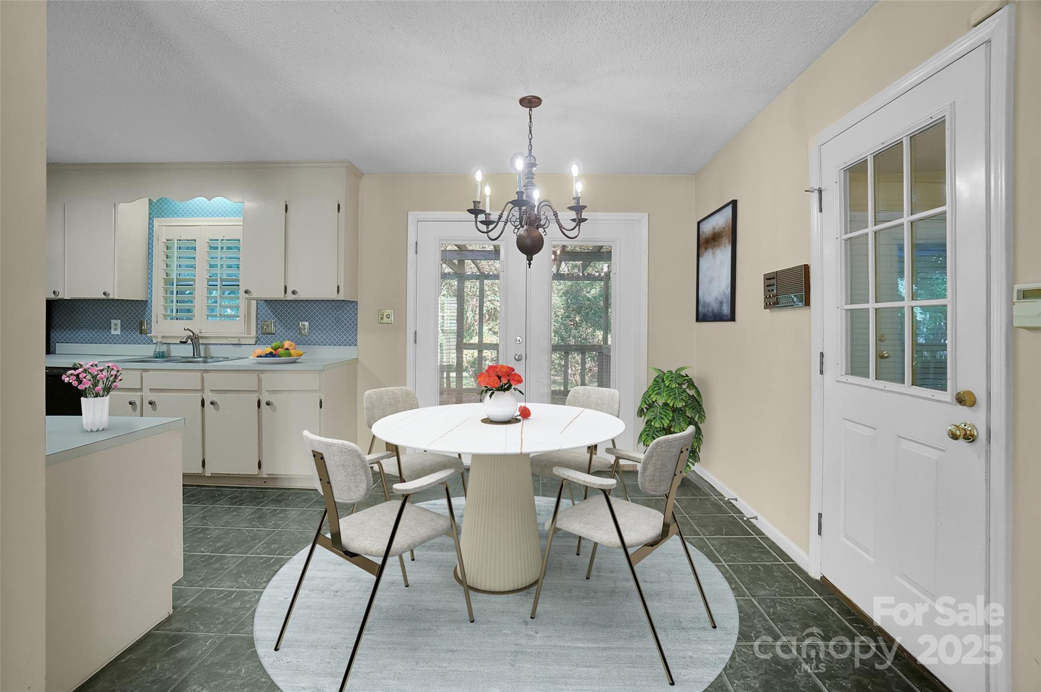 2425 Bergen Court