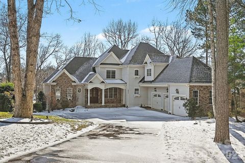 Photo of 4526 Island Waters Drive, Denver, NC 28037 (MLS # 4341162)