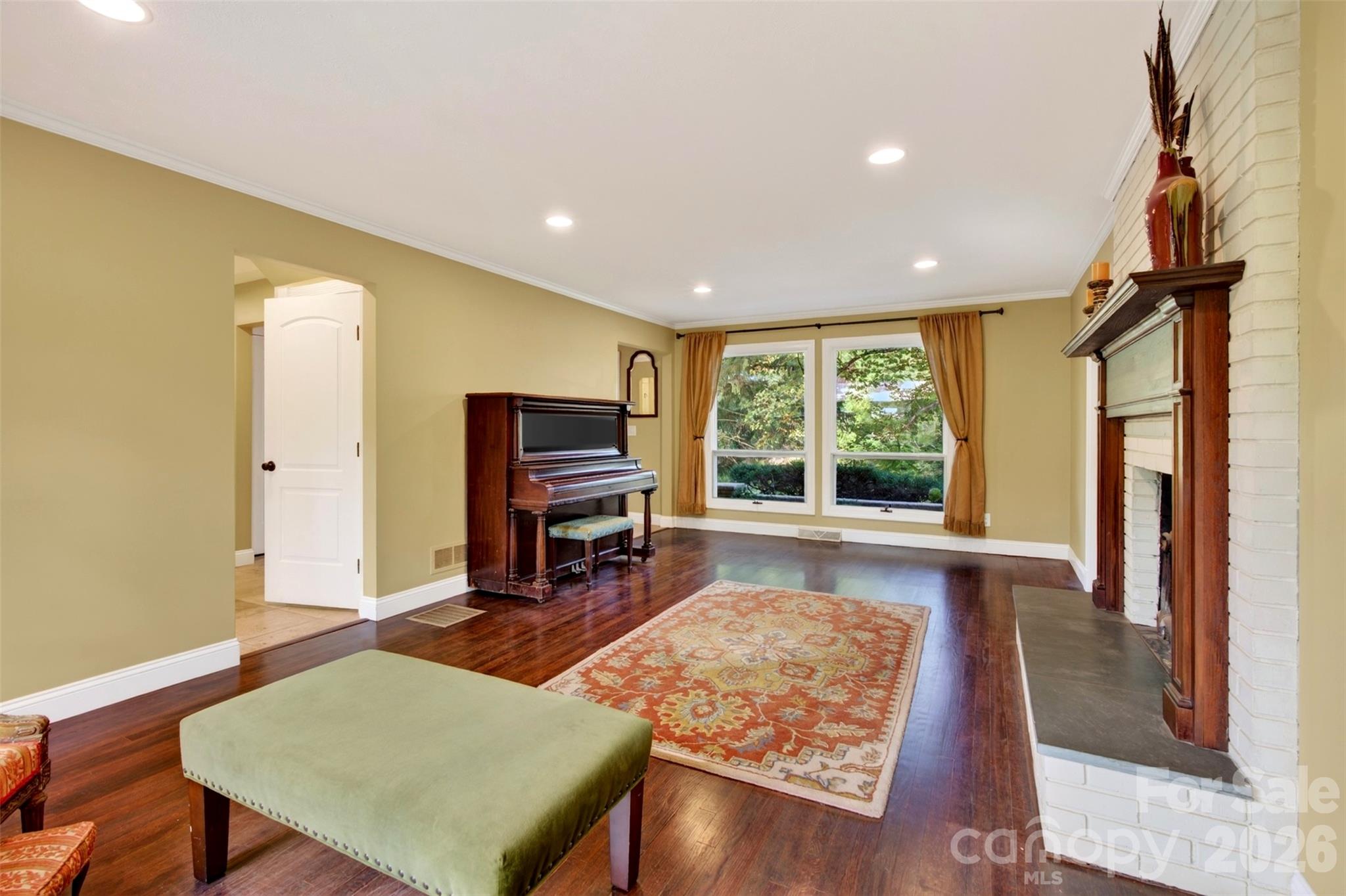 14 Willow Road