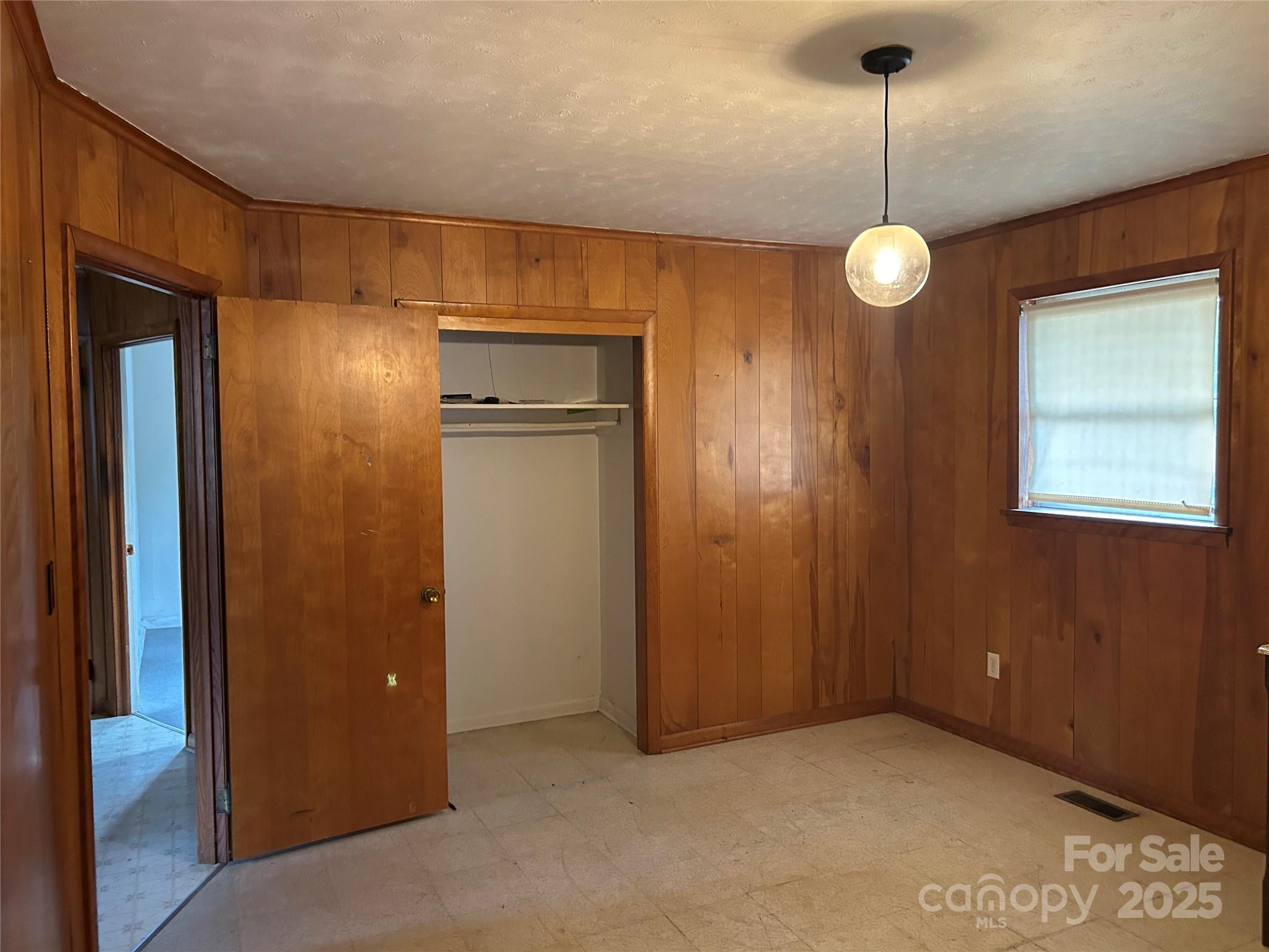 1085 Bridges Road