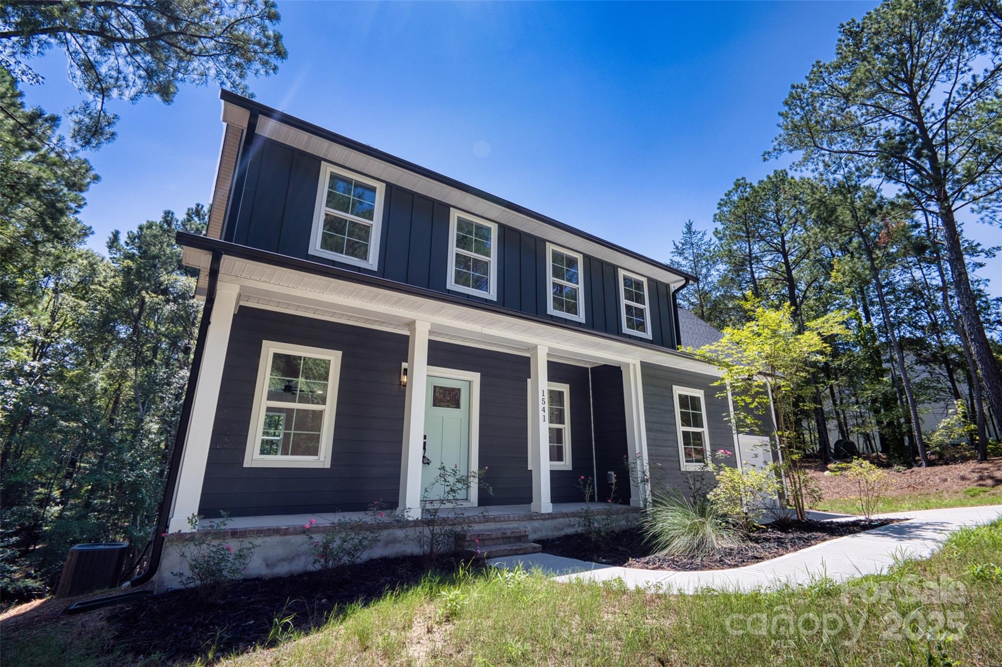 1541 Riverview Circle