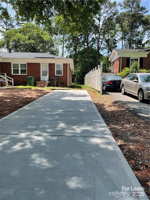 Photo of 3503 Meredith Avenue, Charlotte, NC 28208 (MLS # 4312797)