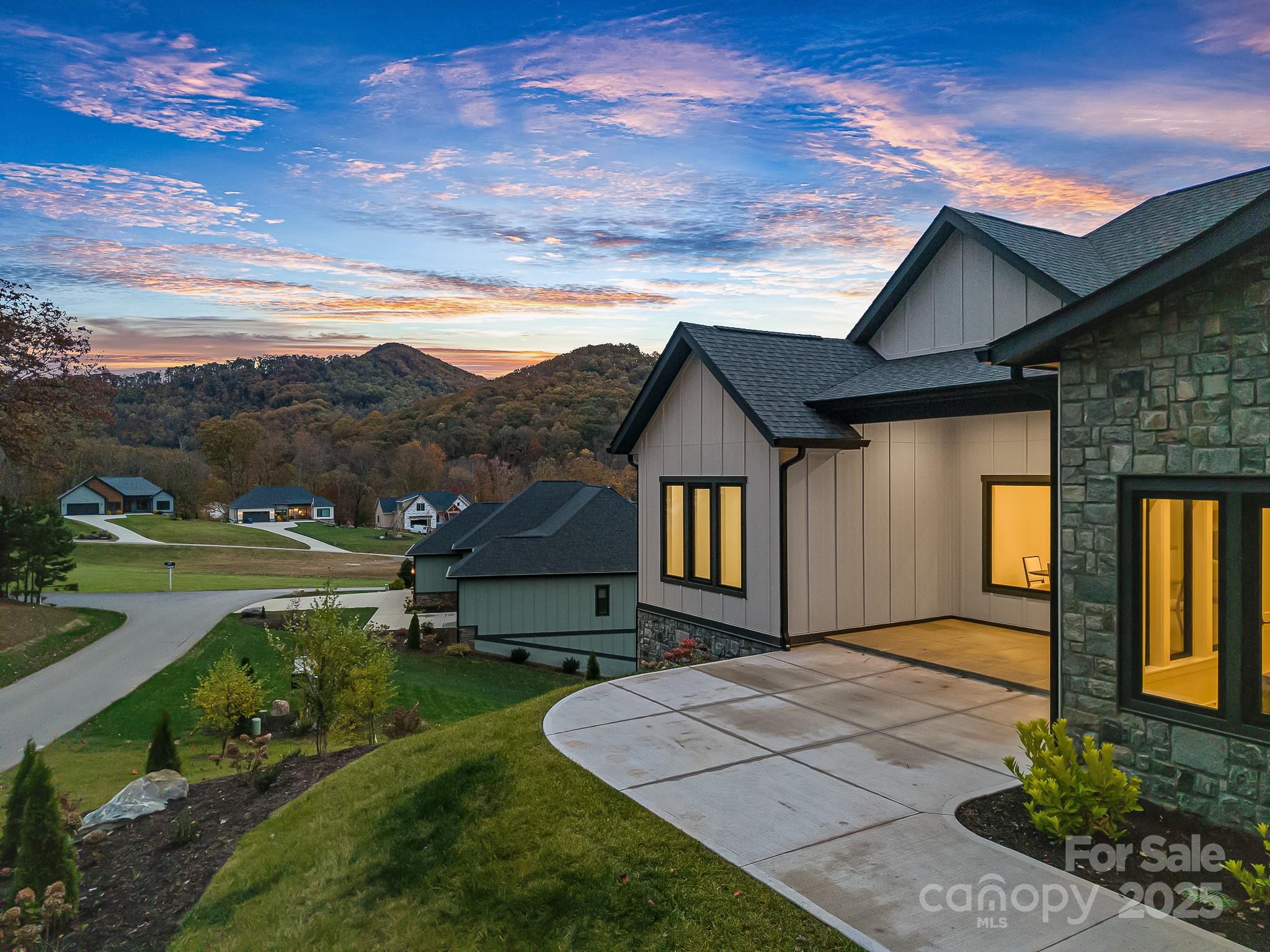 51 Bridgeway Drive 12