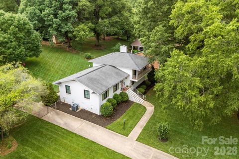 Photo of 728 Wingrave Drive, Charlotte, NC 28270 (MLS # 4387087)