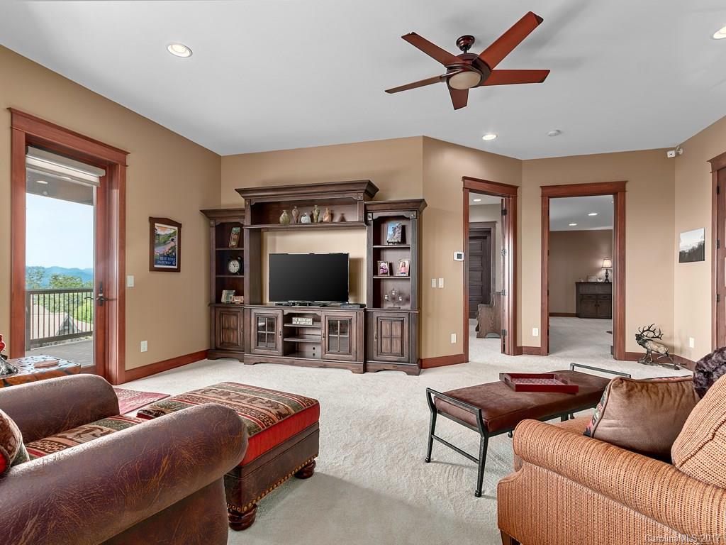 Reynolds Mountain - Residential