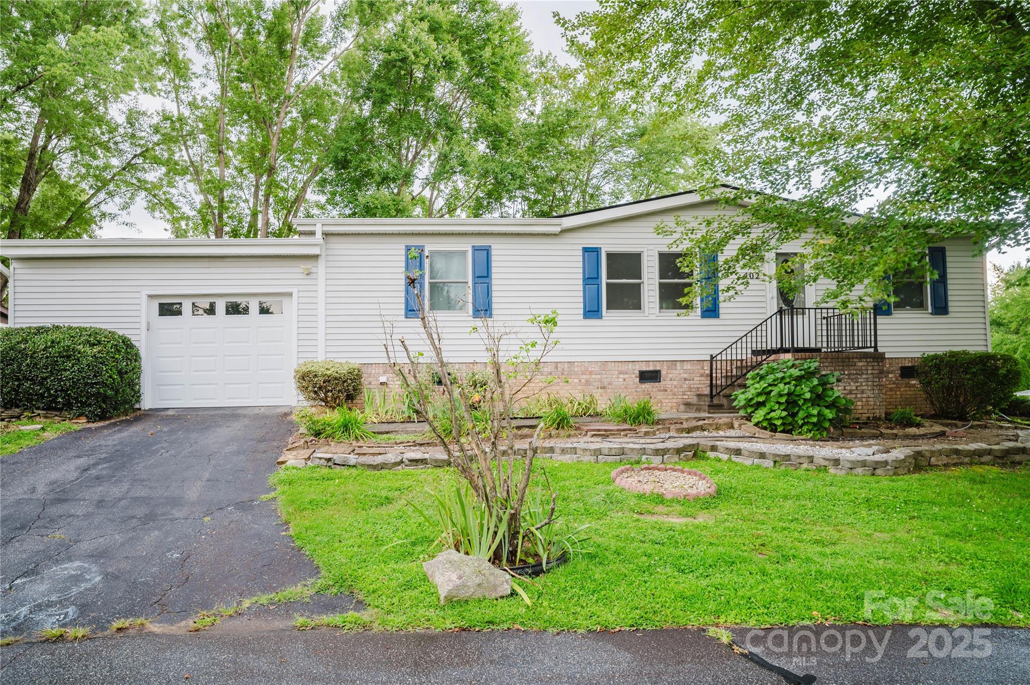402 Deerfield Court